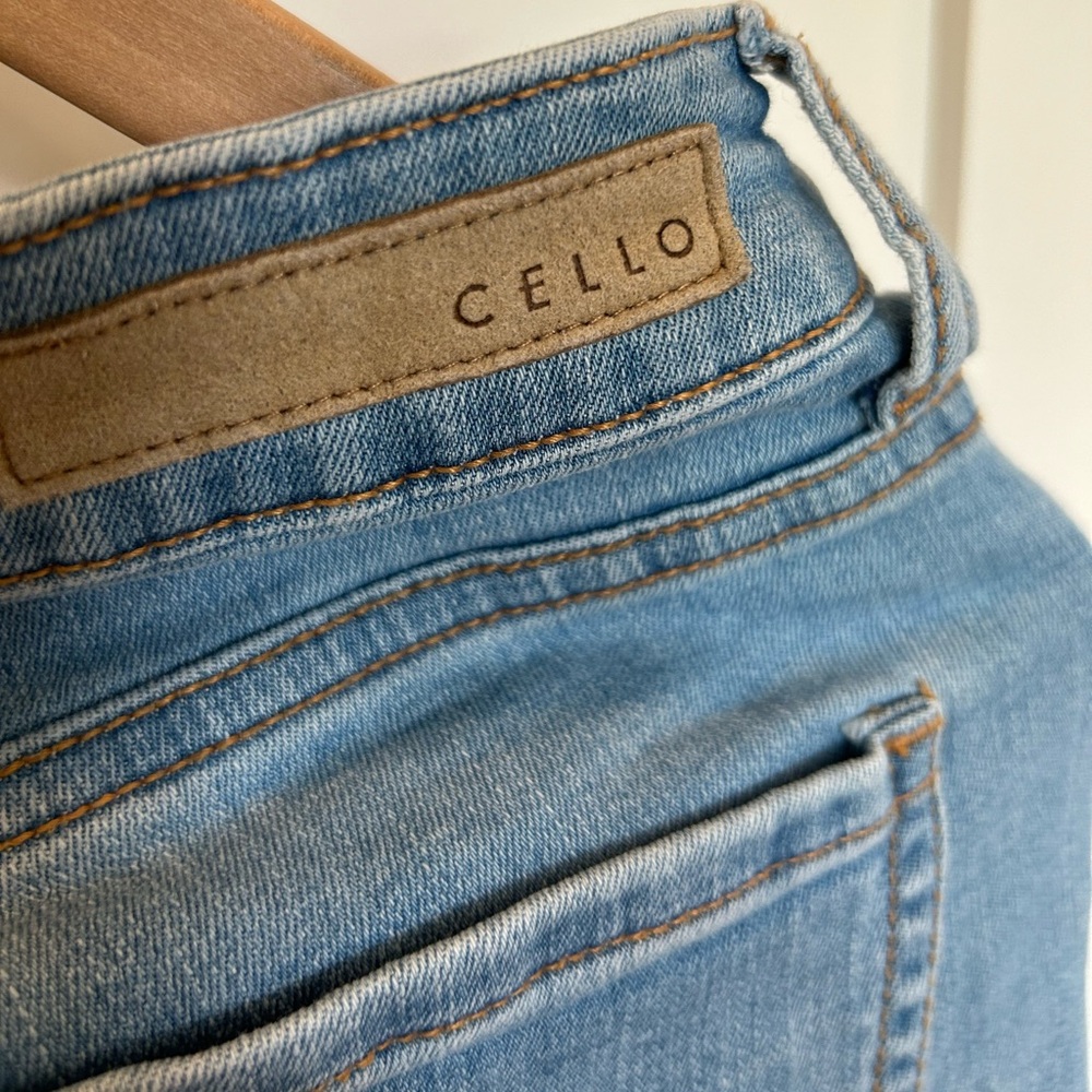 CELLO HIGH RISE FLARE JEANS Size 9